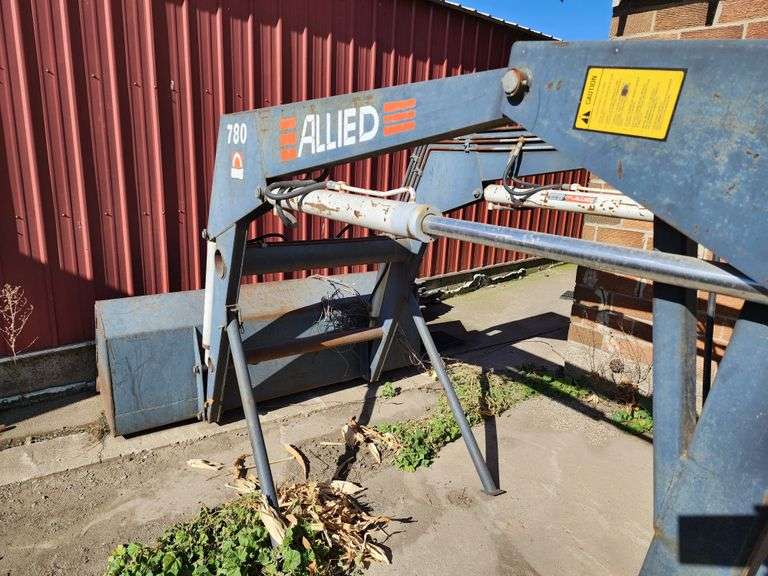 Allied 780 Loader with Mounts for 66 Series International, 7’ Bucket