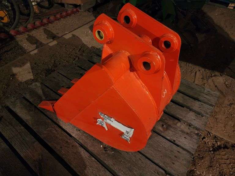 16” Bucket off Kubota Mini Excavator, Replaceable Teeth Fragodt