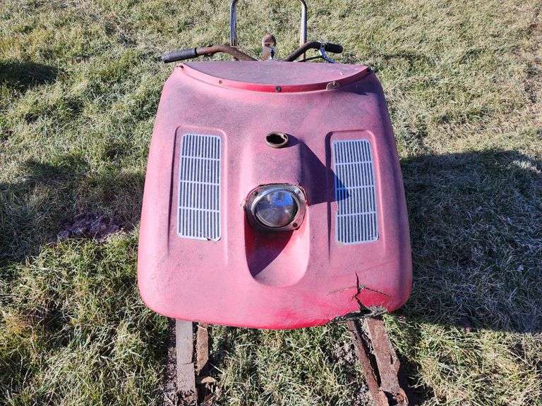 Late1960s or early 1970 Rupp snowmobile for parts no track Fragodt