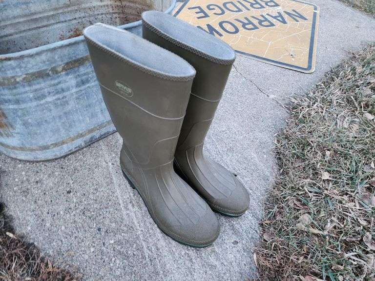 Servus Size 14 Rubber Boots, Like New Fragodt Auction and Real Estate LLC