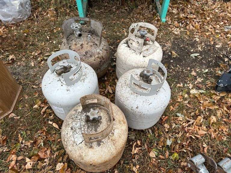 (5) 20lb Propane Tanks, 1 New Style, Buying All For One Money Fragodt