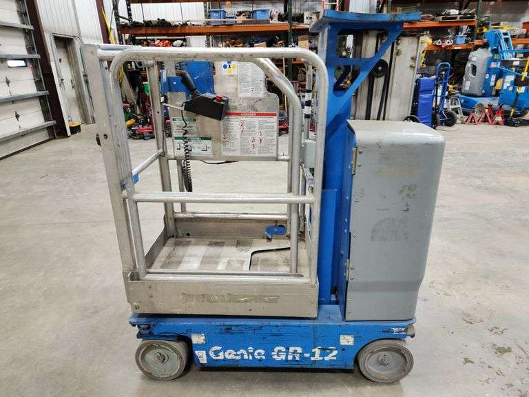 2013 Genie GR12 Man Lift Maximum Height 11’ 4”, Fragodt Auction