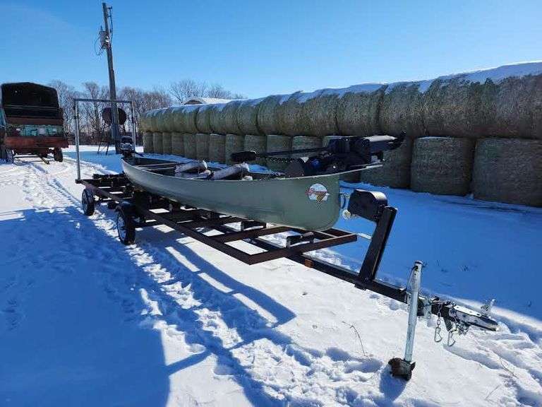 Grumman Model 19 SQ ST Canoe With 7.5 HP Mercury Motor, Minnkota