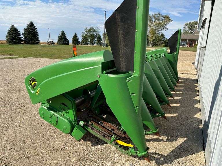 2005 John Deere 893 Corn Head, 8 Row 30", Single Point Hookup, Good
