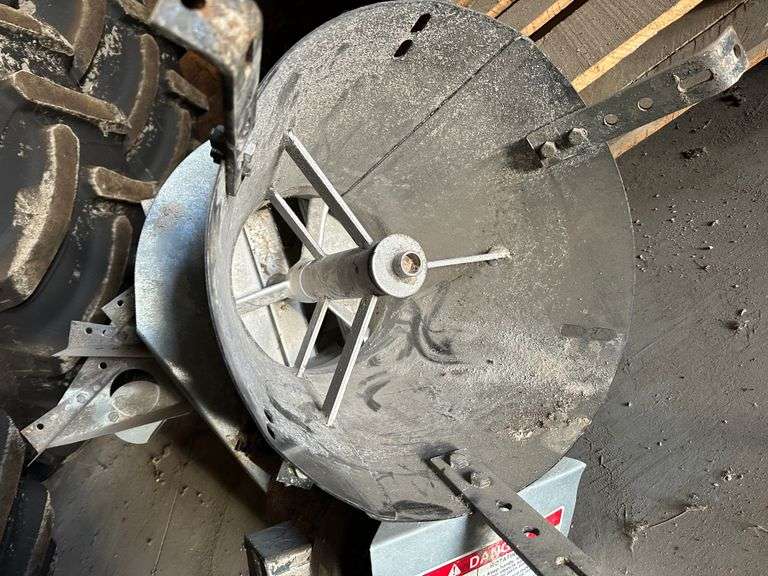 Neco Grain Spreader Fragodt Auction and Real Estate LLC