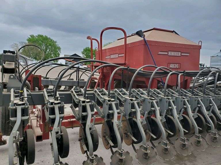 Hiniker 4836 Air Seeder Fragodt Auction and Real Estate LLC