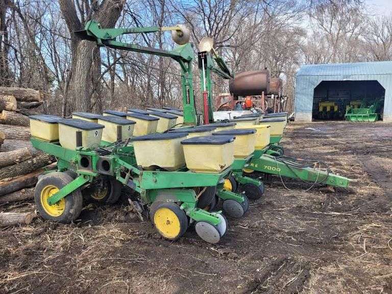 John Deere 7000 12Row 30” Planter, Seed and Insecticide Boxes, John Deere 100 Monitor, Yetter