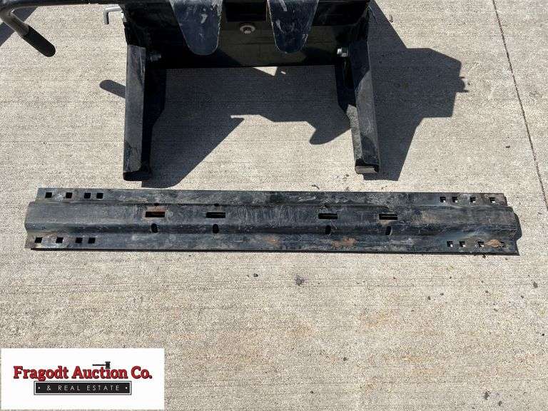 RBW Model X16 5th Wheel Hitch with Bracket Fragodt Auction and Real
