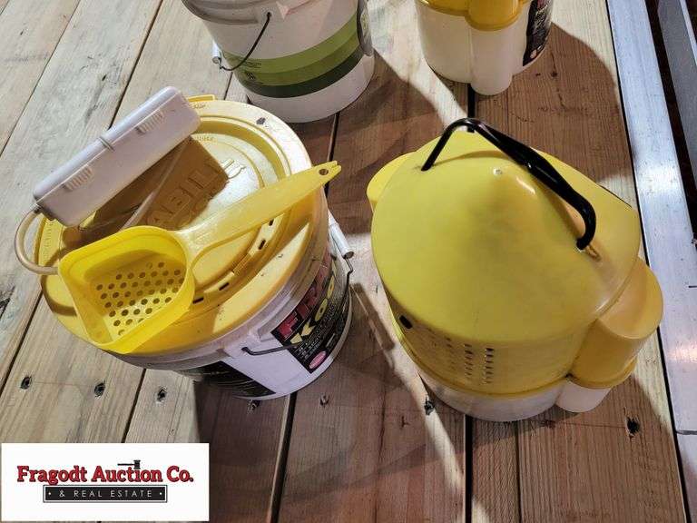 Frabill Minnow Bucket with Aerator, Minnow Scoop Included and Frabill