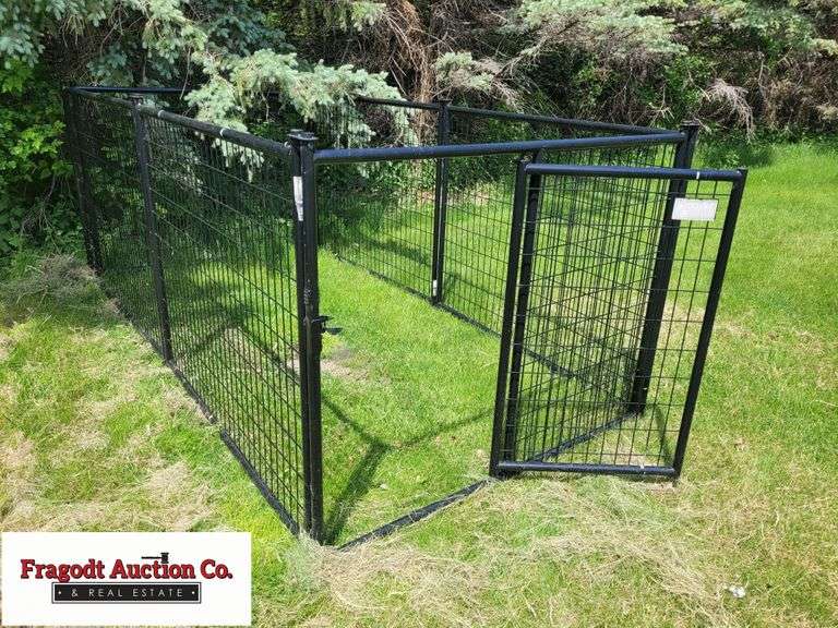 Master Paws 5’ x 10’ x 4’ Tall Kennel, Used Very Little Fragodt