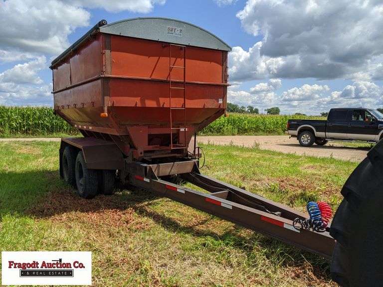 300 Bushel Gravity Wagon on Tandem Axle Dual Wheel Trailer, Center Dump, 8.2520 Rubber, Air