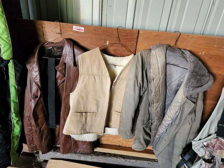 Variety of Clothing Snowmobile Suits, Camo., Mostly Size XL Fragodt