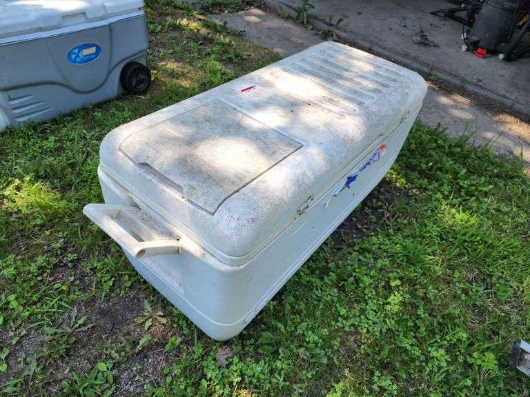 Igloo Cooler Fragodt Auction and Real Estate LLC