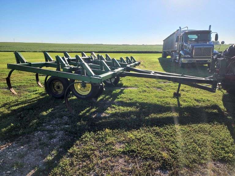 John Deere Model 1600 Chisel Plow, 16', New Tires, No Welds, Walking