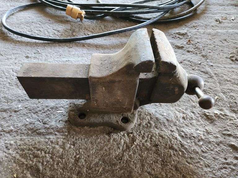 Bench Vise Fragodt Auction and Real Estate LLC