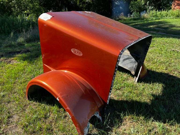 Peterbuilt 378 Hood, Needs Some Work Fragodt Auction and Real Estate LLC