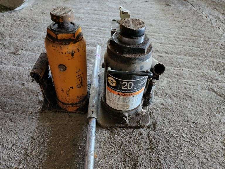 Pair of Hydraulic Jacks Fragodt Auction and Real Estate LLC