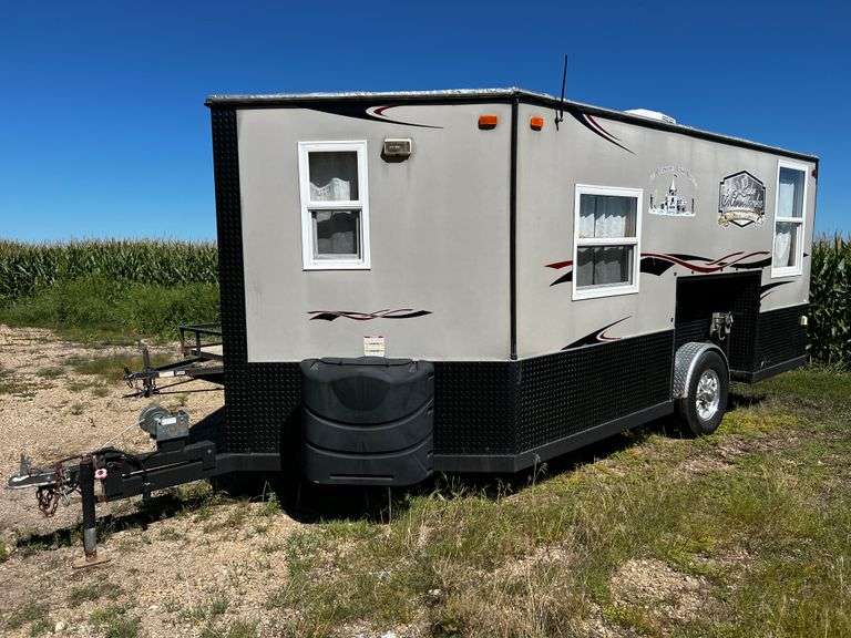 2015 Ice Castle Lake 8’ x 16’, 6 Holes, Electric Lift Bed
