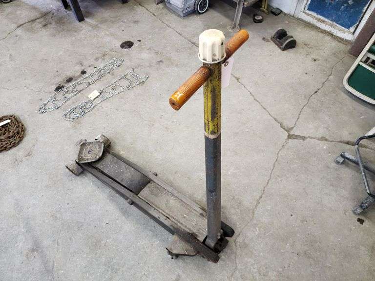 Hydraulic Jack, Needs Oil Fragodt Auction and Real Estate LLC