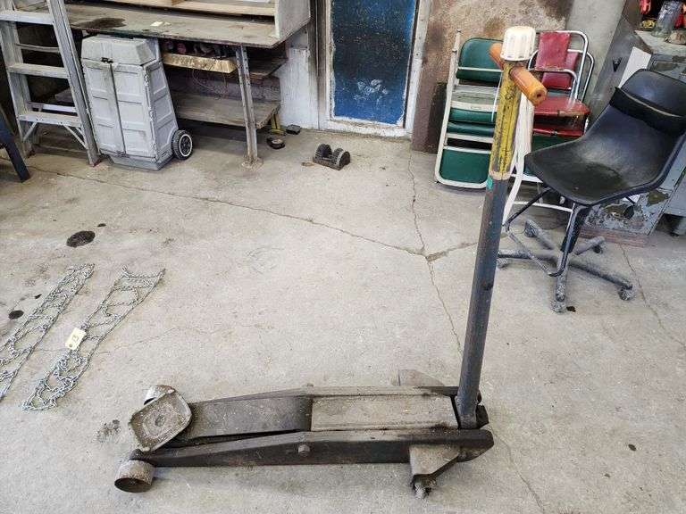 Hydraulic Jack, Needs Oil Fragodt Auction and Real Estate LLC