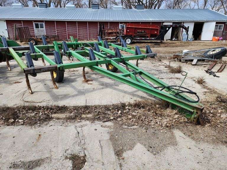 John Deere 1610 Chisel Plow, 16’, Has 16 Points, All Points in Very