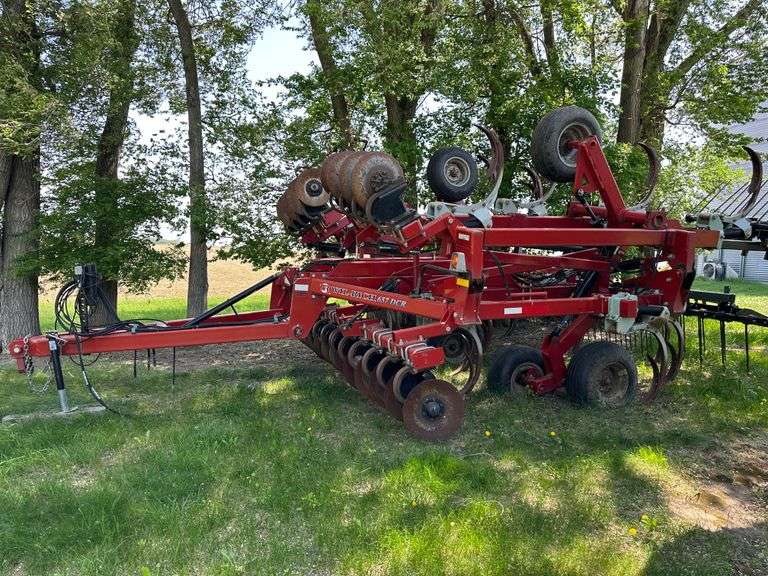2008 WilRich 657 Chisel Plow, 19 Shanks 1 ½ on Center, Spring Loaded