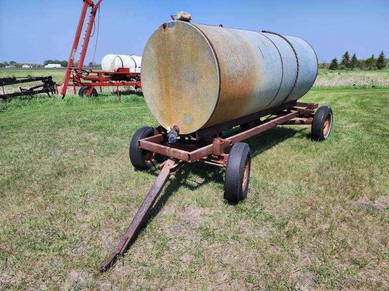 1000 Gallon Galvanized Water Tank on Running Gear, Banjo Fittings