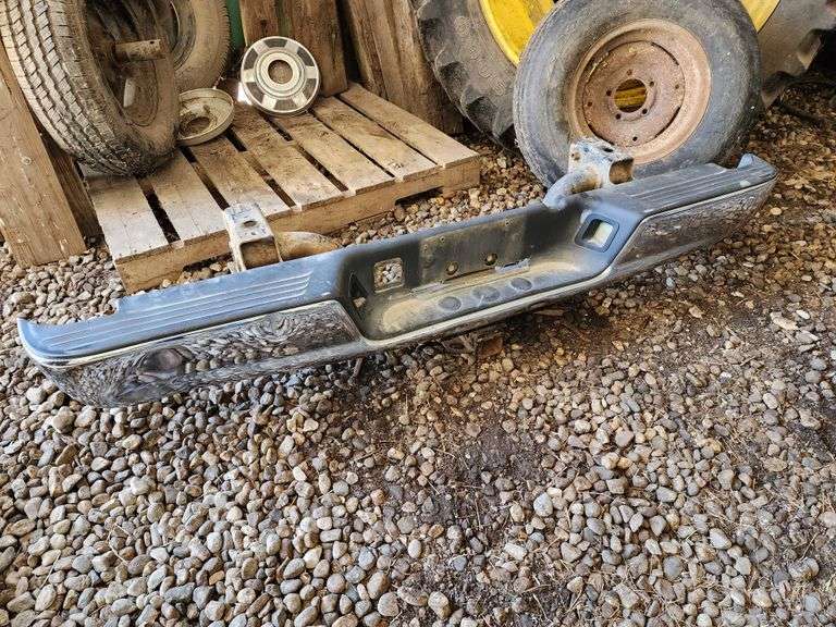 Rear Bumper Off A 2004 Dodge 3 4 Ton Pickup Fragodt Auction And Real rear-bumper-off-a-2004-dodge-3-4-ton-pickup-fragodt-auction-and-real