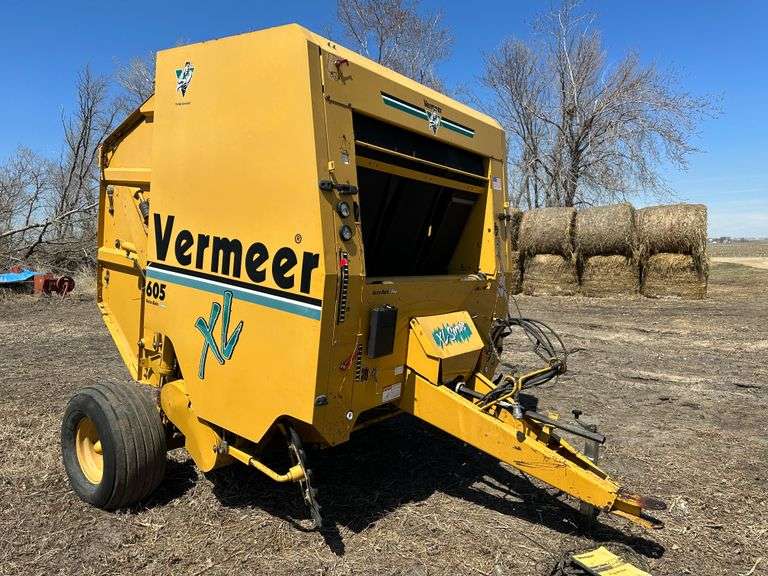 Vermeer 605XL Round Baler, 25,000 Bales, Some New Chains and Belts