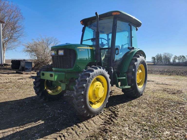 2014 John Deere 5075E Tractor, 2,914 Hours, 2 Hyd, 540 PTO, 3pt, Loader