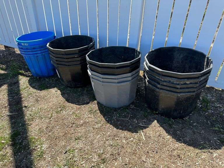 (20) Lick Tubs. Buying All For One Money. Fragodt Auction and Real