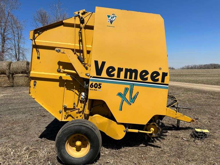Vermeer 605XL Round Baler, 25,000 Bales, Some New Chains and Belts