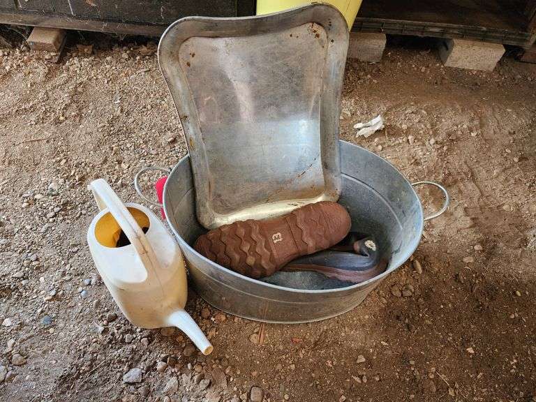Metal Tub and Watering Can Fragodt Auction and Real Estate LLC