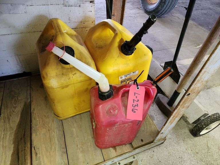 2-5-gallon-fuel-containers-and-1-smaller-gas-container-fragodt