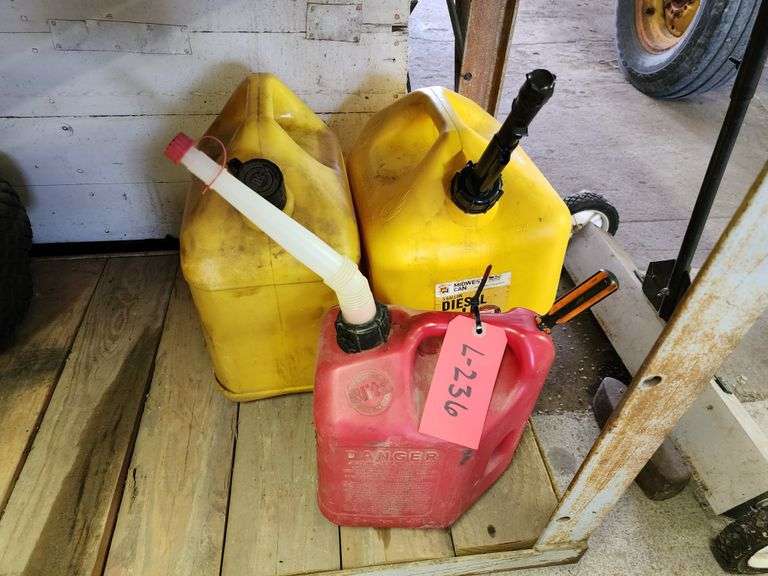 2-5-gallon-fuel-containers-and-1-smaller-gas-container-fragodt