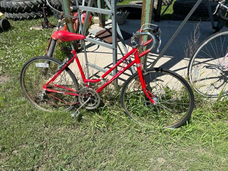 3 Pedal Bikes Fragodt Auction and Real Estate LLC