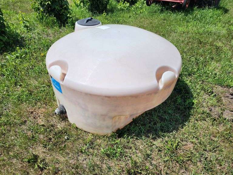 200 Gallon Poly Tank with Fender Well Cutouts, Only Used for Clean