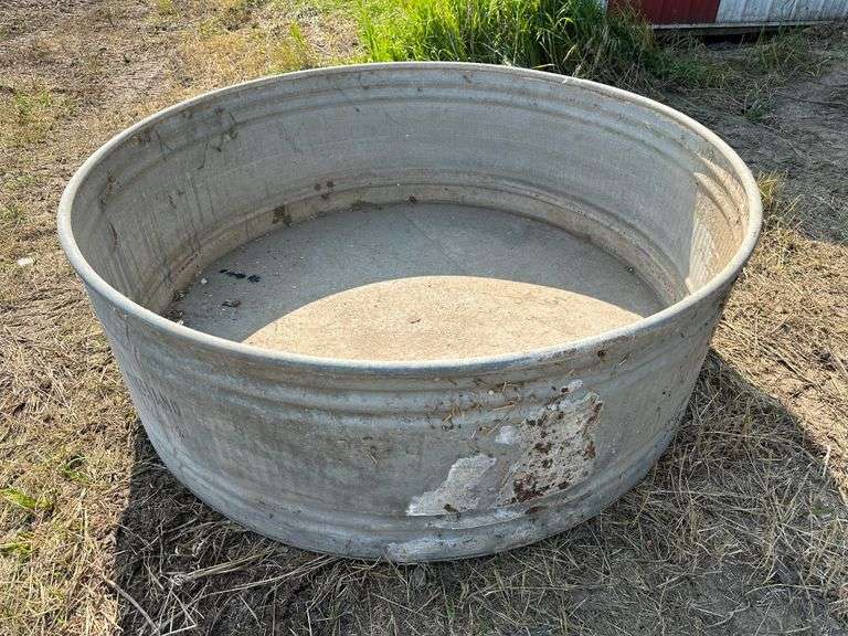 Freeland 380 Gallon Stock Tank Fragodt Auction and Real Estate LLC