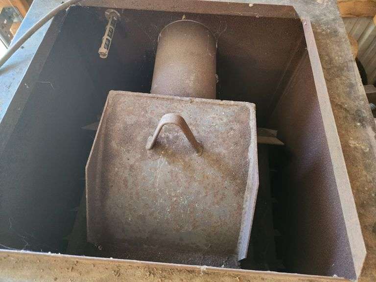 Northern Leader Model 2027 Wood Furnace Fragodt Auction and Real