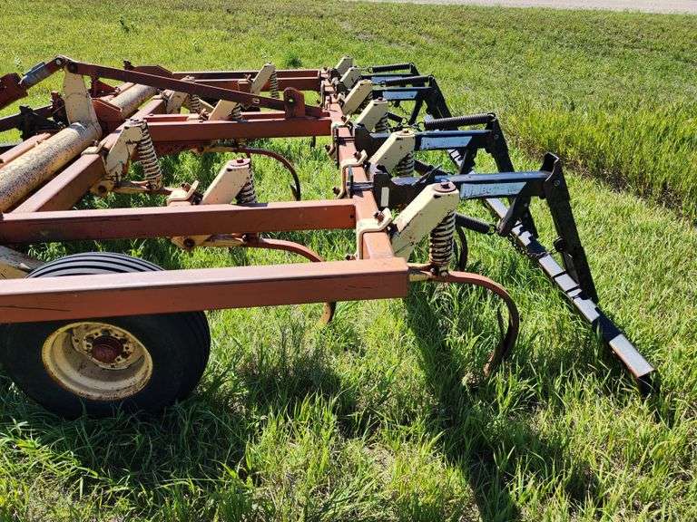 Krause Disc Chisel Model 2891 Landsaver Jumbo Buster Bar on Rear