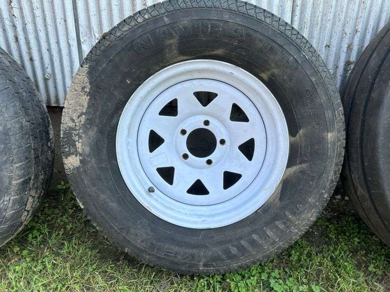 15” Trailer Tire on 5 Bolt Rim (235/70R15) - Fragodt Auction and Real ...