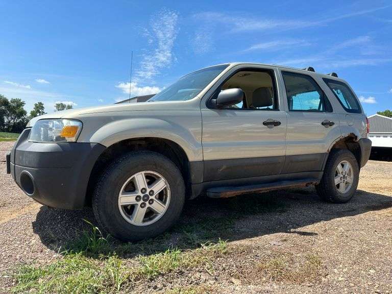 2005 Ford Escape, FWD, 153,000 Miles, Automatic Transmission, Rear
