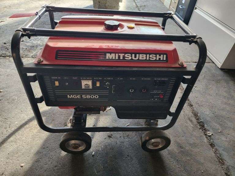 Mitsubishi 5800W Gas Powered Generator Runs, Smells Like Old Gas Is