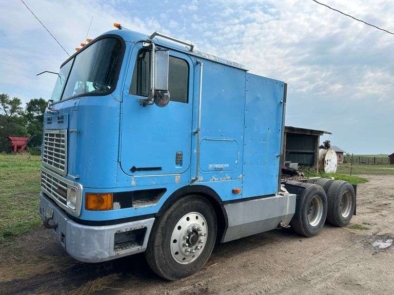 1990 International Cabover, 3406 B CAT Engine, 10 Speed Transmission
