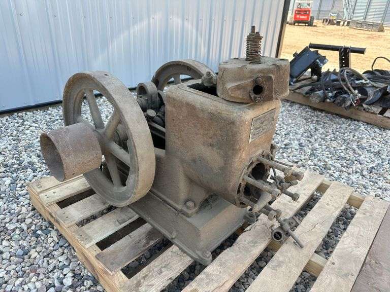 Fuller and Johnson 2.5hp Stationary Engine, Engine is Loose Fragodt
