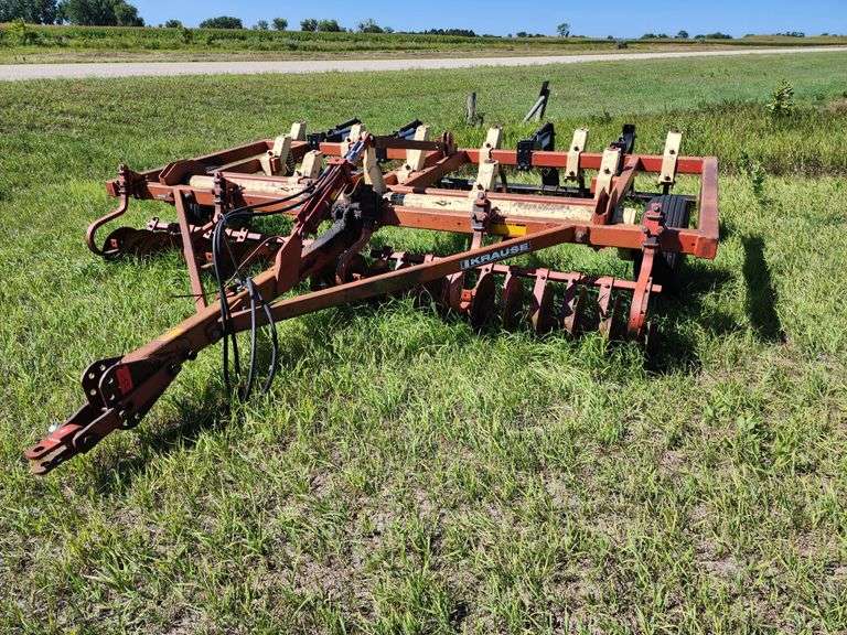 Krause Disc Chisel Model 2891 Landsaver Jumbo Buster Bar on Rear