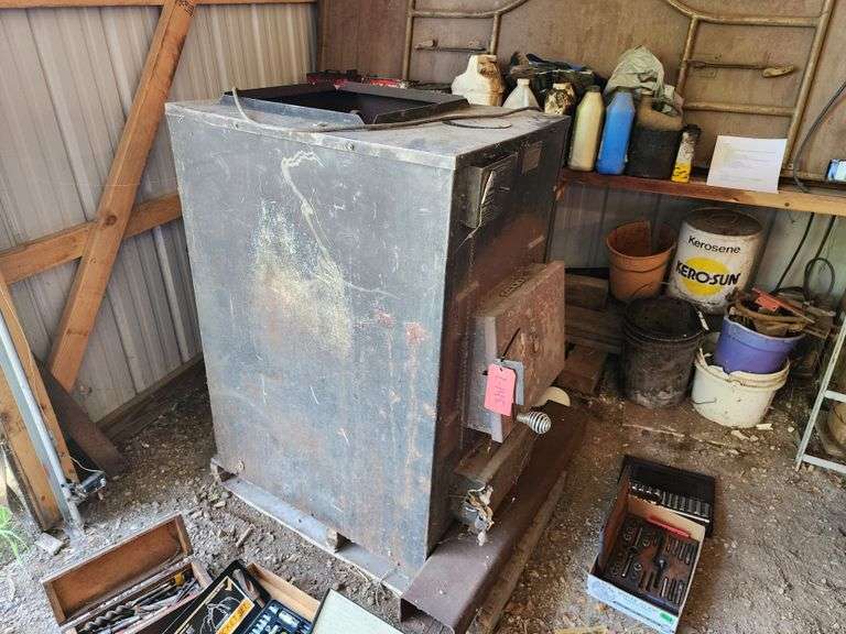 Northern Leader Model 2027 Wood Furnace Fragodt Auction and Real