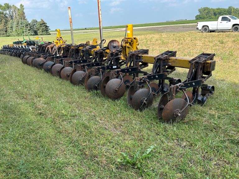 Alloway Strip Till Bar, Mounted, 12R30”, Flat Fold, bh mfg Row Units