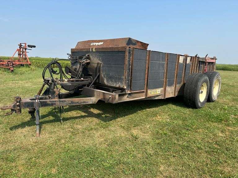 Myers M550 Manure Spreader, Hydraulic Slop Gate, Poly Floor, 1000 PTO