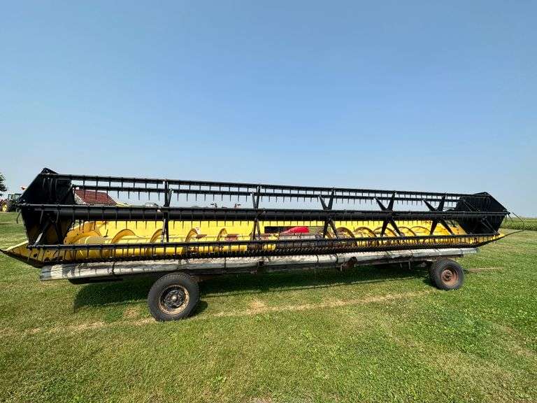 New Holland Model 74C Bean Head, 30’, Fits CR Series Combine Fragodt Auction and Real Estate LLC